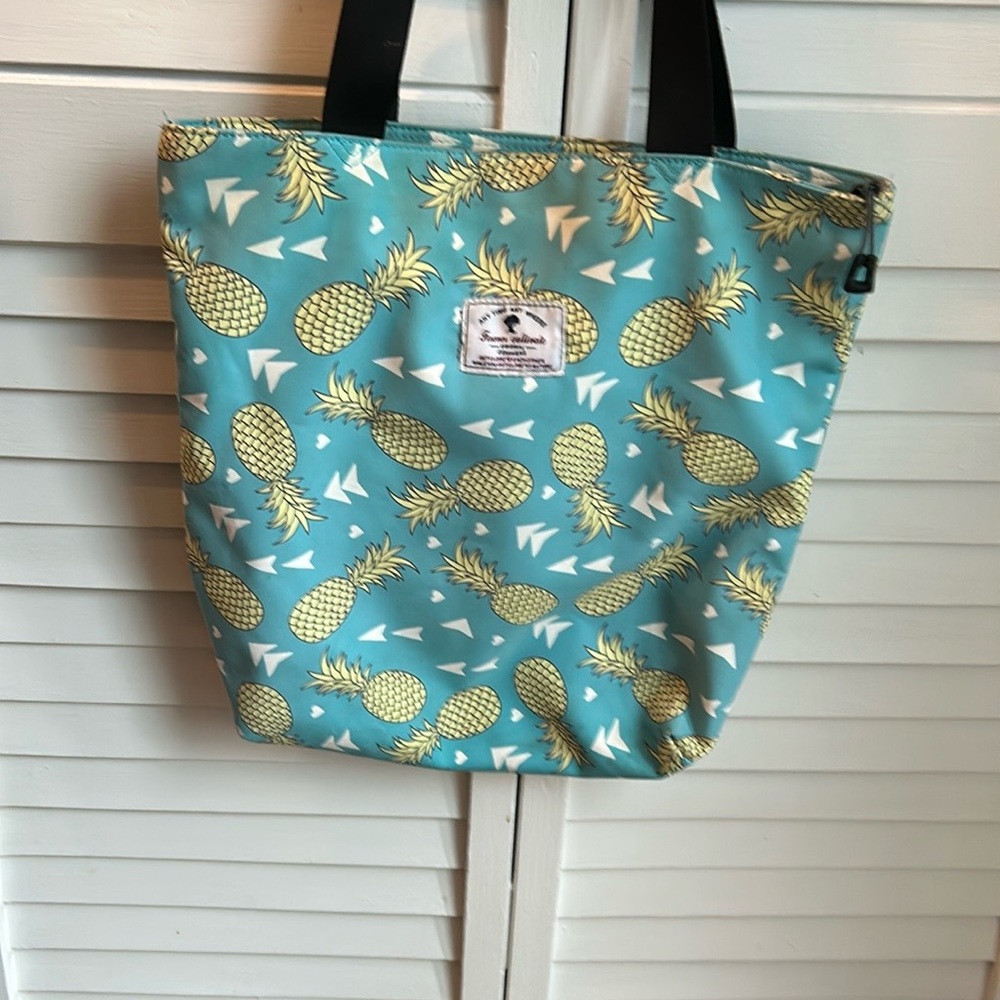 Esvan Tote Bag